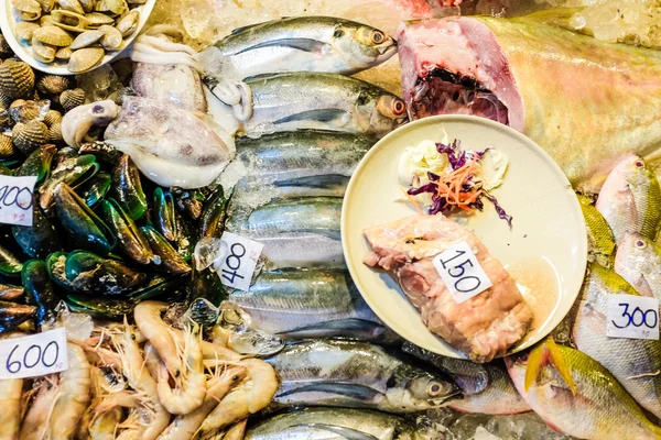 Fresh raw Seafood on ice bed — Stock Photo, Image