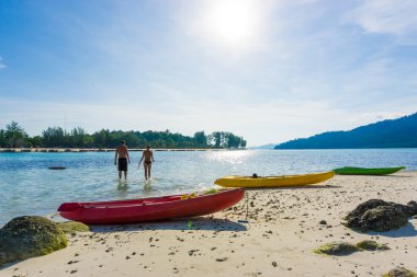 Kayık kiralama sahilde 