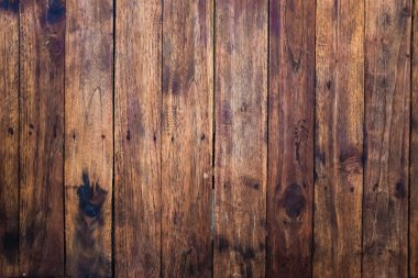 Ahşap plakalar masasına