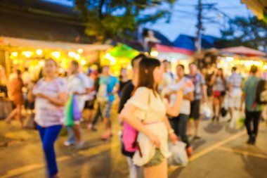 İnsanlar alışveriş bulanık görüntü