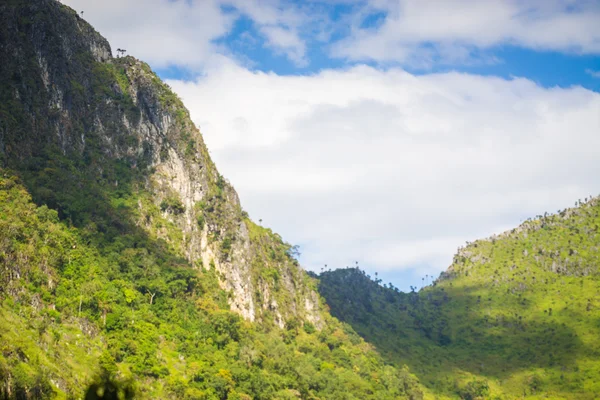 Paisaje de montaña de piedra caliza en Doi Luang Chiang Dao — Foto de Stock