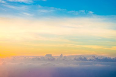 Turuncu gündoğumu gökyüzünün doğal 