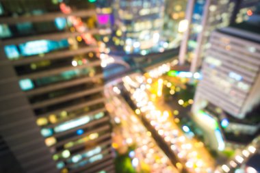 Bulanık cityscape arka plan ile trafik gece sahne, mevsimlik lighhts