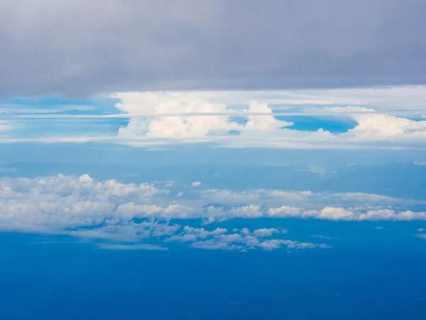 Nuages blancs pelucheux — Photo