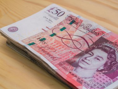  Lirası para yığını