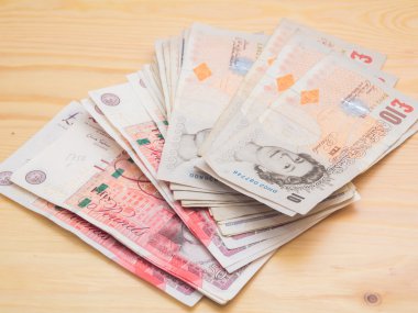Ayrıntı İngiliz Sterlini banknot para ahşap masa