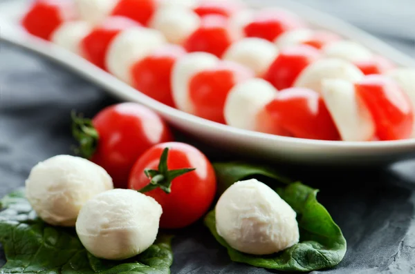 Mozzarella cheese balls, ripe cherry tomatoes and caprese salad — Stock Photo, Image