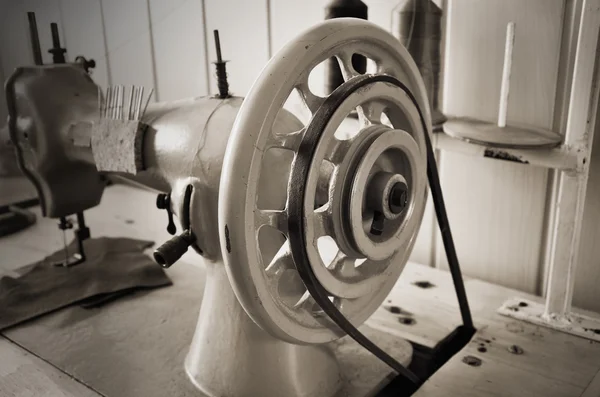 Handwheel old sewing machine. close up, horizontal, sepia, monoc — Stock Photo, Image