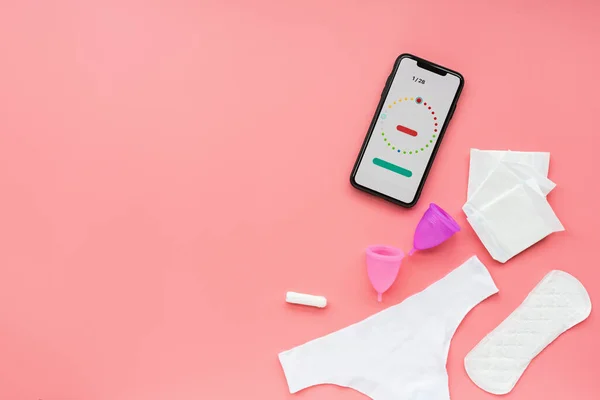 Copa Menstrual Con Bolsa Almohadillas Higiénicas Tampón Bragas Blancas Sobre — Foto de Stock