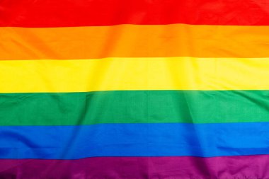 LGBT gurur bayrağıyla yapılmış. Onur Günü kavramı, Sevgililer Günü, özgürlük, aşk. Düz konum, üst görünüm, şablon, genel giderler