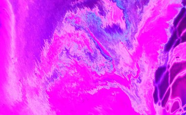 Soyut mor-pembe mermer arka plan. Akrilik boya serbestçe akar ve ilginç bir desen yaratır. Web tasarımı için arka plan, not defteri kapağı.