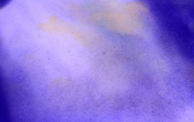 Mavi suluboya arka plan. Beyaz bir arka planda şeffaf çizgiler ve noktalar. Boya sızıntıları ve ombre efektleri. Özet elle boyanmış resim.