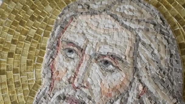 Ritratto realistico di Gesù Cristo circondato da grande nimbo — Video Stock