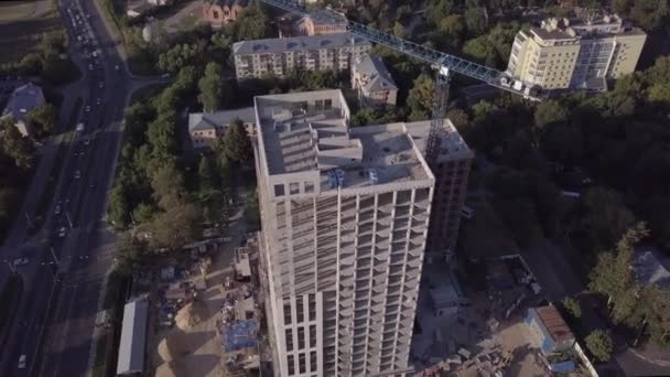 Bâtiment de grande hauteur inachevé situé dans le centre-ville — Video