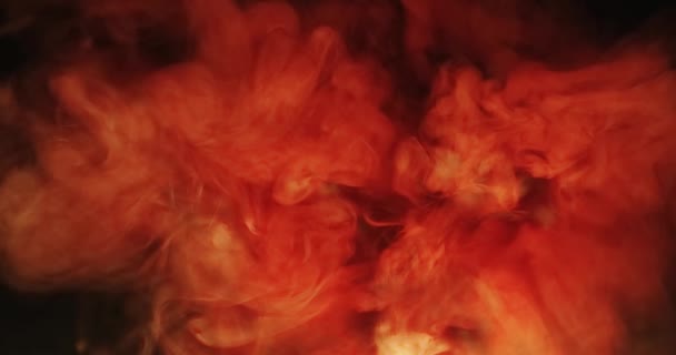 Mișcarea Capricioasă Pufurilor Colorate Fum Fundal Întunecat Mutarea Gazului Unei — Videoclip de stoc
