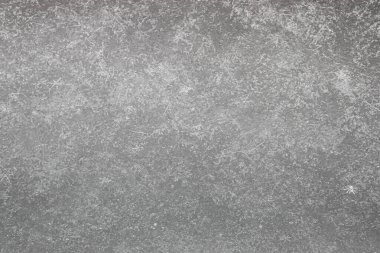 Yeni yağmış taze karın yakın plan çekimi. Ayrı ayrı parlayan kar taneleri. Katı bir kar tabakasının dokusu.