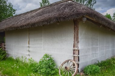 19. yüzyılın Belarus köyünün mimarisi..