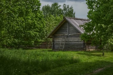 19. yüzyılın Belarus köyünün mimarisi..