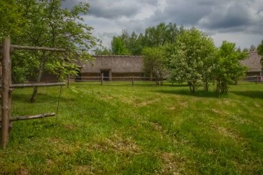 19. yüzyılın Belarus köyünün mimarisi..