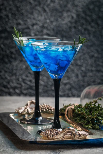 Blue cocktail met ijs — Stockfoto