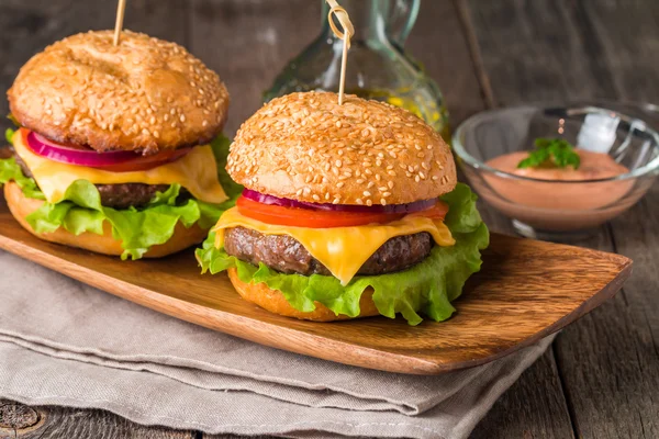 Primer plano de hamburguesas caseras — Foto de Stock