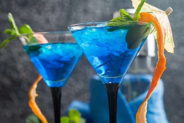 Cocktail bleu avec glace — Photo