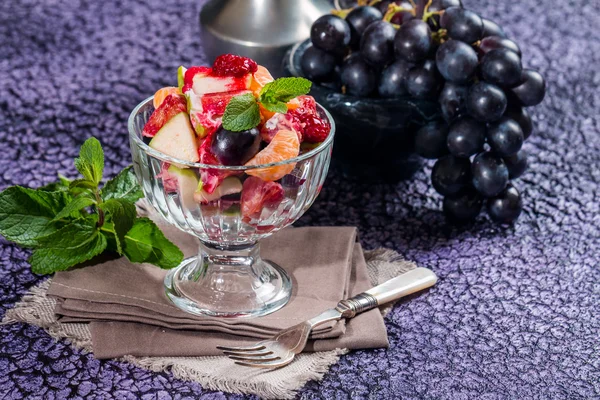 Sweet healthy fruit salad — Stock Photo, Image