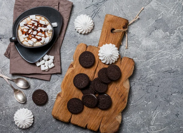 Biscoitos em esmalte branco — Fotografia de Stock