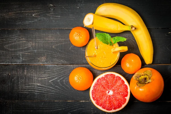 Fresh made yellow smoothie — Stock Photo, Image