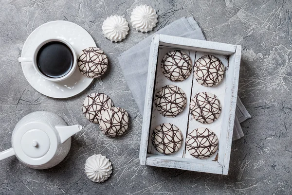 Galletas en esmalte blanco — Foto de Stock