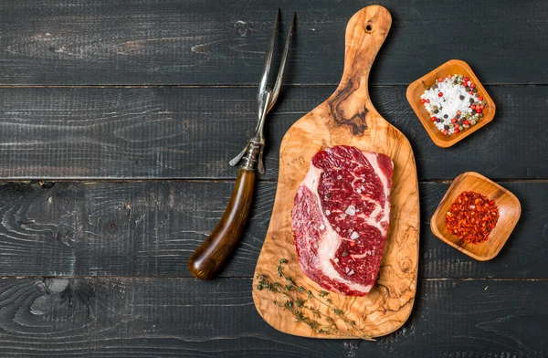 Carne fresca cruda Bistecca di Ribeye — Foto Stock