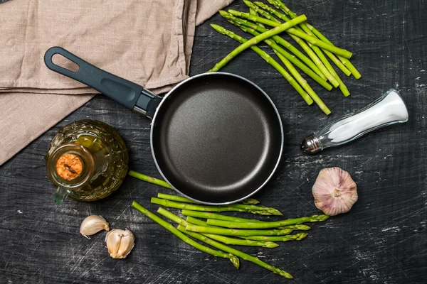 Ingredienser för matlagning sparris — Stockfoto