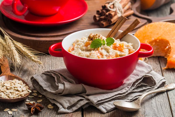 Breakfast oatmeal porridge with pumpkin — Stock Photo, Image