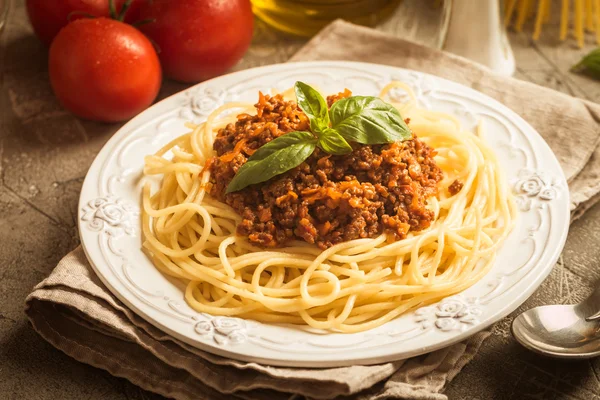 Spaghetti bolognese with ingredients — Stock Photo, Image