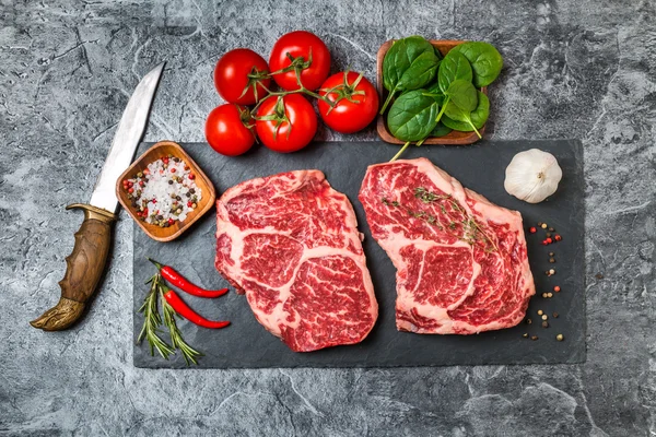 Carne fresca cruda marmorizzata Bistecca — Foto Stock