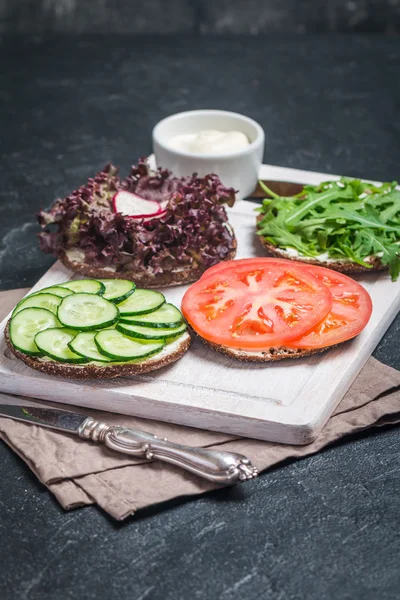 Вегетарианские сэндвичи со сливками — стоковое фото