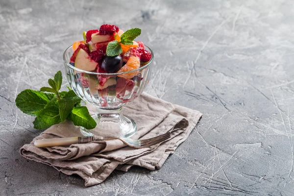Salada de frutas doce e saudável — Fotografia de Stock