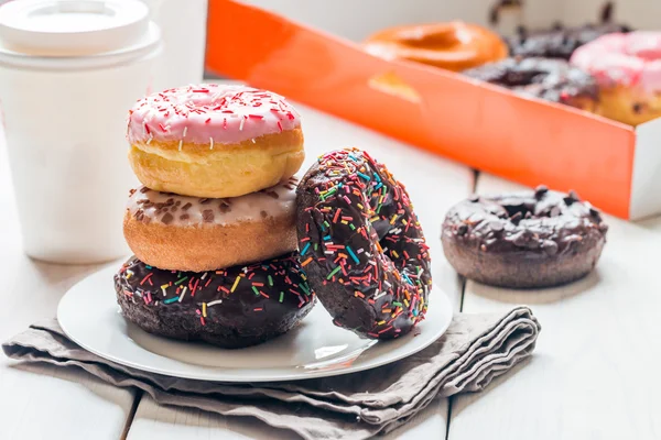 Fast Food Frühstück mit Donut — Stockfoto