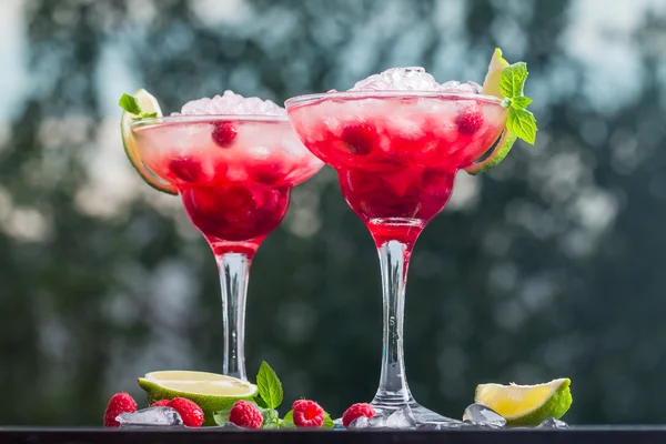 Margarita cocktail with lime and raspberries — Stock Photo, Image