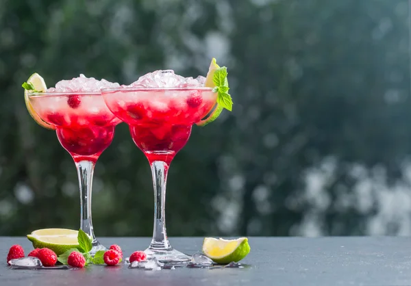 Margarita cocktail met limoen en frambozen — Stockfoto