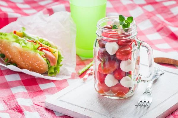 Caprese in a jar for lunch. — Stock Photo, Image