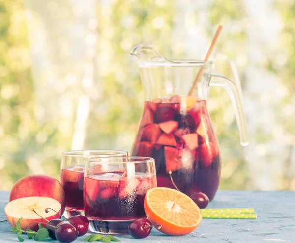 Refreshing sangria or punch with fruit — Stock Photo, Image