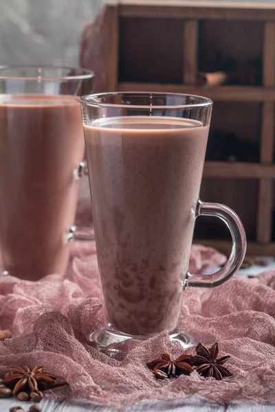 Deux verres de lait au chocolat — Photo