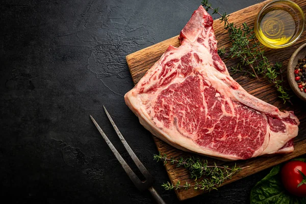 Syrový hovězí steak — Stock fotografie