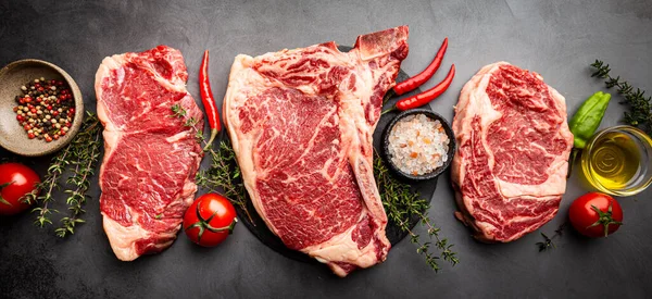 Çiğ Et Bifteğinin Çeşitliliği — Stok fotoğraf