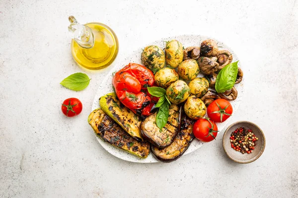 Verduras a la parrilla y setas — Foto de Stock