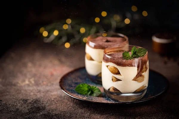 Tradiční italský dezert tiramisu — Stock fotografie