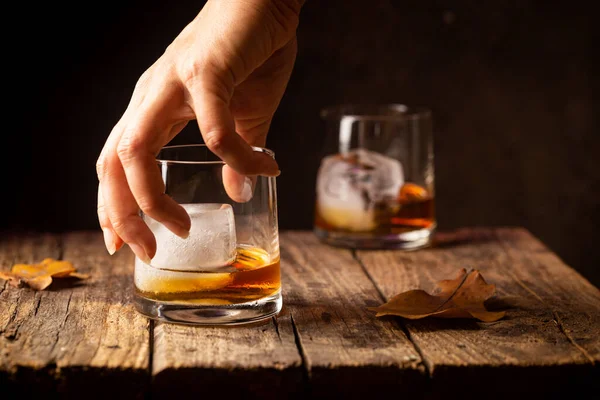 Un vaso de whisky escocés — Foto de Stock