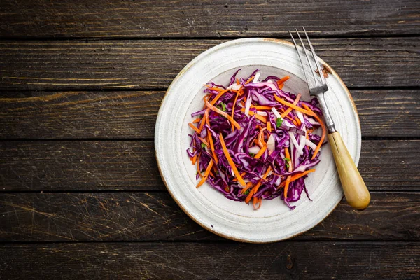 Frischer Kohlsalat — Stockfoto