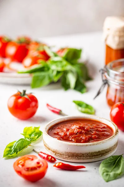 意大利番茄酱碗 — 图库照片